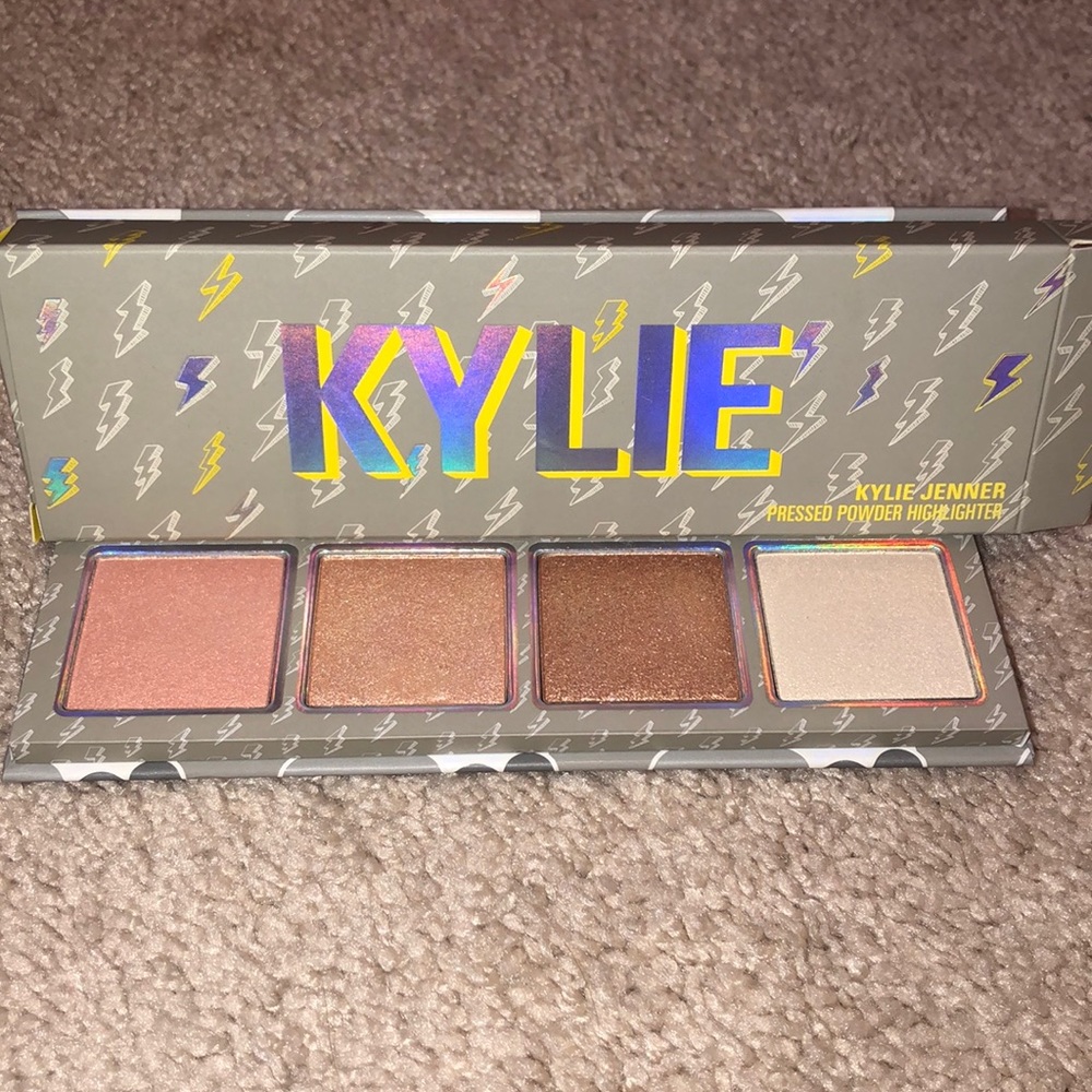 Kylie Cosmetics - Picture 2 of 2
